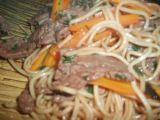 Recette Nouilles sauté au boeuf, carottes et basilic thaï
