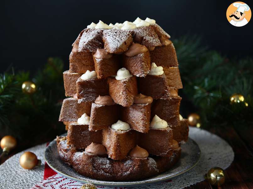 Brioche Pandoro farcie à la crème de Nutella et à la crème vanille en forme de sapin de Noël, photo 1