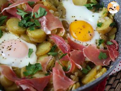 Huevos rotos, la recette espagnole super facile à faire à base de pommes de terre et d'œufs, photo 2