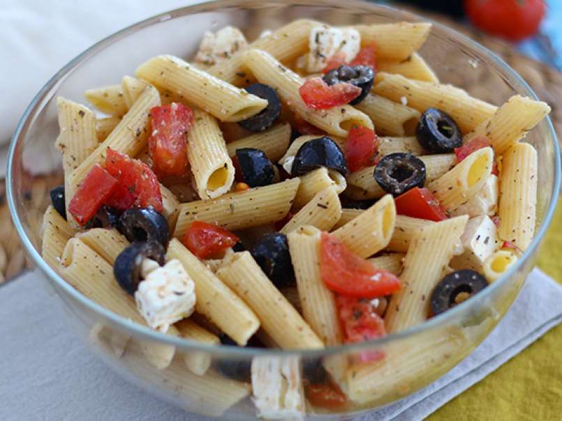 Salade de pâtes, tomate, feta et olives, photo 4