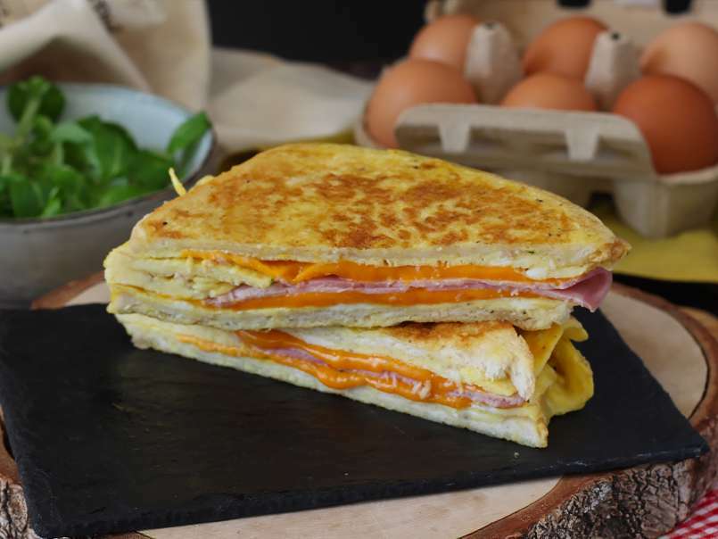 Sandwich express à l'omelette - French toast omelette sandwich - Egg sandwich hack, photo 1
